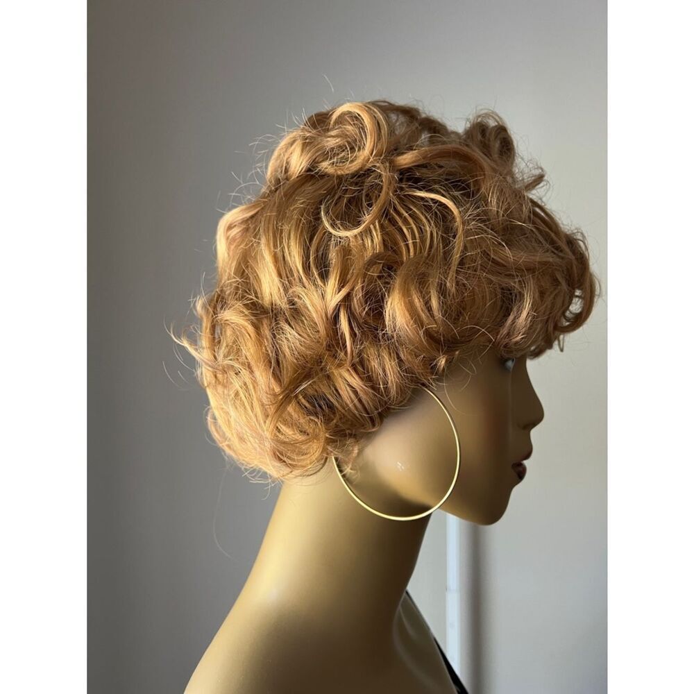 Amazon Short Curly Wig in Strawberry Blonde